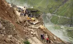 भूस्खलन में बेटे की मौत, पत्नी, बेटी समेत छह गंभीर रूप से घायल