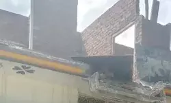 शटरिंग खोलने समय गिरे छज्जे और दीवार के मलबे में दबे मजदूर की.. शटरिंग खोलने समय गिरे छज्जे और दीवार के मलबे में दबे मजदूर की..