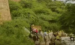 दरगाह रोड पर ऑपरेशन बुलडोजर- 100 से ज्यादा दुकानें हटाई दरगाह रोड पर ऑपरेशन बुलडोजर- 100 से ज्यादा दुकानें हटाई