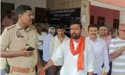 समाधान दिवस में अतिक्रमण को लेकर आत्मदाह का प्रयास- पेट्रोल..