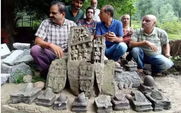 जीर्णोद्धार के लिए खुदाई- मिली प्राचीन हिंदू देवी देवताओं की मूर्तियां जीर्णोद्धार के लिए खुदाई- मिली प्राचीन हिंदू देवी देवताओं की मूर्तियां