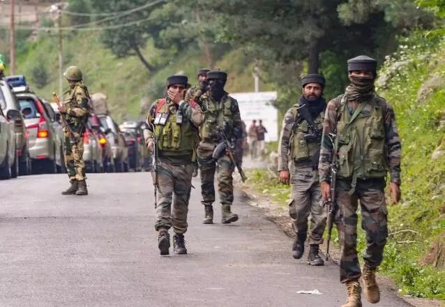 कुलगाम में मुठभेड़ जारी- एक और आतंकी किया ढेर- अब तक 3 लगे ठिकाने