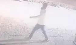 पैदल जा रहे युवक से बाइक सवार लुटेरों ने की मोबाइल लूट- CCTV.... पैदल जा रहे युवक से बाइक सवार लुटेरों ने की मोबाइल लूट- CCTV....