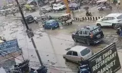 जमीन में 8 फीट धंसी सड़क- टपक रही नगर निगम की छत- कैसे करें काम जमीन में 8 फीट धंसी सड़क- टपक रही नगर निगम की छत- कैसे करें काम