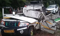 सिद्धबली मंदिर के पास दर्दनाक हादसा- मैक्स पर गिरी चट्टान- दो की मौत सिद्धबली मंदिर के पास दर्दनाक हादसा- मैक्स पर गिरी चट्टान- दो की मौत