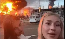 यूक्रेन का ड्रोन अटैक- रूस के आयल डिपो में आग- वीडियो बनाते.... यूक्रेन का ड्रोन अटैक- रूस के आयल डिपो में आग- वीडियो बनाते....