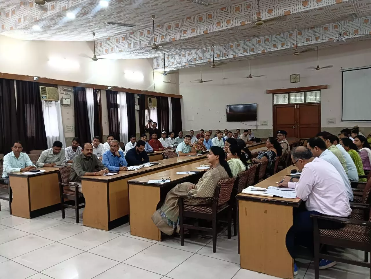 15 अगस्त को लेकर DM-SSP ने ली मीटिंग-बोले भव्य स्तर मनेगा स्वतंत्रता..