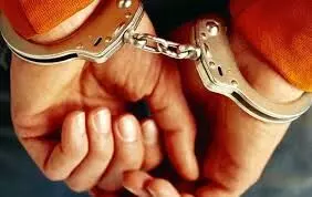पुलिस ने फर्जी आरपीएफ दरोगा को किया गिरफ्तार- नकली पिस्टल और फर्जी....