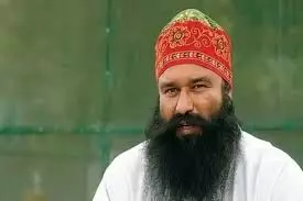 डेरा प्रमुख गुरमीत राम रहीम 40 दिन की पैरोल पर पहुंचे सिरसा डेरा प्रमुख गुरमीत राम रहीम 40 दिन की पैरोल पर पहुंचे सिरसा