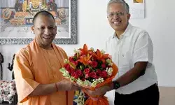 36 साल में 40 पोस्टिंग- ब्यूरोक्रेसी के नये बॉस CM योगी के शुरू से खास