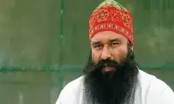 डेरा प्रमुख गुरमीत राम रहीम 40 दिन की पैरोल पर पहुंचे सिरसा डेरा प्रमुख गुरमीत राम रहीम 40 दिन की पैरोल पर पहुंचे सिरसा