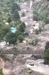 उत्तराखंड के बाद अब यहां फटा बादल- कैलाश यात्रा पर गए श्रद्धालु.. उत्तराखंड के बाद अब यहां फटा बादल- कैलाश यात्रा पर गए श्रद्धालु..