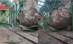 मनसा पर्वत से रेल ट्रैक पर गिरी चट्टान- रेलवे लाइन व मंदिर को नुकसान मनसा पर्वत से रेल ट्रैक पर गिरी चट्टान- रेलवे लाइन व मंदिर को नुकसान