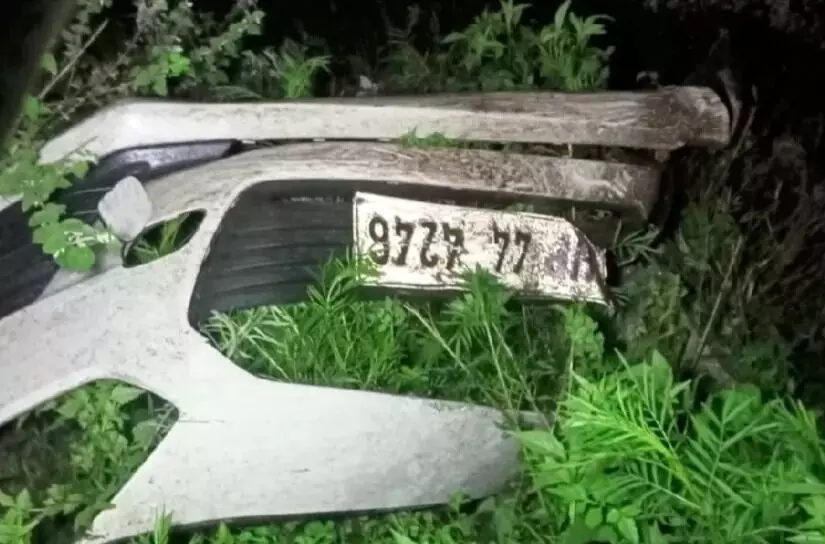 खाई में कार गिरने से सरकारी स्कूल के टीचर की पत्नी-दो बच्चों सहित मौत