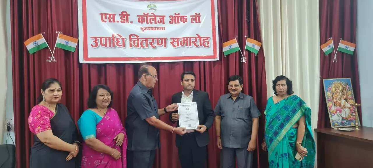 SD कॉलेज ऑफ लॉ में स्टूडेंट्स को वितरित की गई लॉ की उपाधि