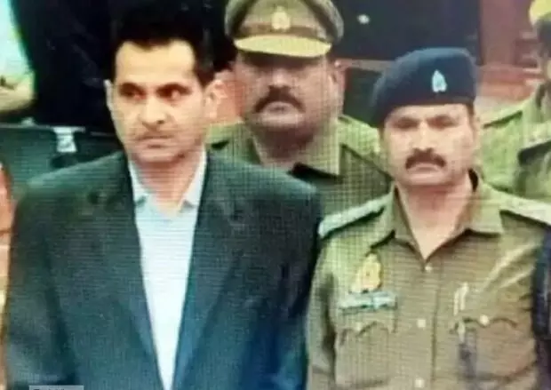 आजम खां के खासमखास करीबी पूर्व IAS पर करप्शन में FIR आजम खां के खासमखास करीबी पूर्व IAS पर करप्शन में FIR