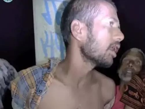 चोर चोर चोर- पकडकर युवक की कुटाई- पुलिस ने पहुंचाया हॉस्पिटल चोर चोर चोर- पकडकर युवक की कुटाई- पुलिस ने पहुंचाया हॉस्पिटल