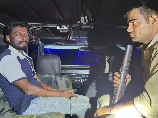 पुलिस पर गोली चलाने वाले बदमाश का हाफ एनकाउंटर- चोरी की बाईक बरामद