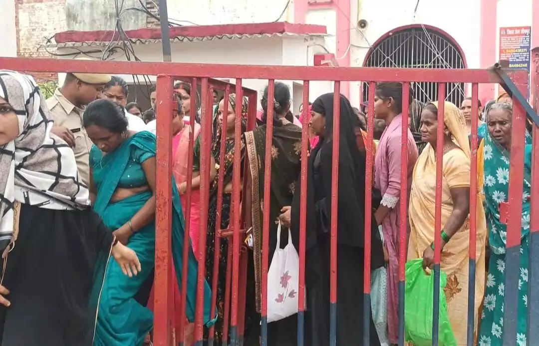 कारागार में मना राखी का पर्व- बहनों ने भाइयों से मिलकर जताया स्नेह कारागार में मना राखी का पर्व- बहनों ने भाइयों से मिलकर जताया स्नेह