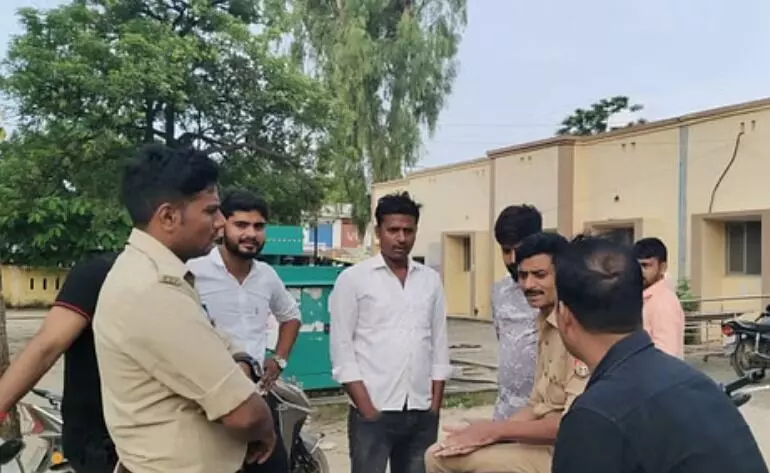 आंखों में मिर्ची झोंककर चाकू से हमला- प्राइवेट पार्ट काट पत्नी हुई फरार