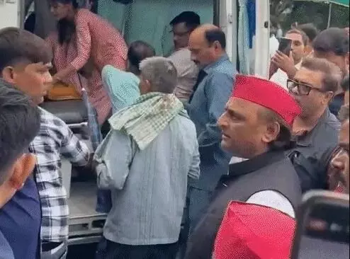बेटी व दंपति को खून से लथपथ देख अखिलेश ने तीनों को अस्पताल भिजवाया