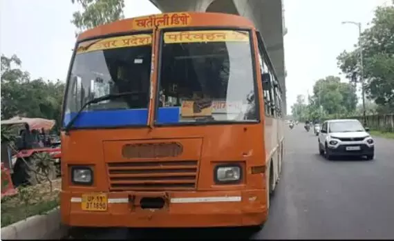 रुड़की रोड पर चलती रोडवेज बस का धमाके के साथ फटा टायर रुड़की रोड पर चलती रोडवेज बस का धमाके के साथ फटा टायर