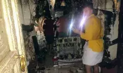 विशेष आरती के दौरान हादसा- आत्म विश्वेश्वर मंदिर में आग से... विशेष आरती के दौरान हादसा- आत्म विश्वेश्वर मंदिर में आग से...