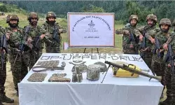 जंगल में आतंकी ठिकाना नेस्तनाबूद- रॉकेट लांचर एवं एके 47... जंगल में आतंकी ठिकाना नेस्तनाबूद- रॉकेट लांचर एवं एके 47...