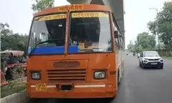 रुड़की रोड पर चलती रोडवेज बस का धमाके के साथ फटा टायर