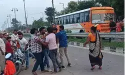 मछली के लिए हाईवे पर बवाल- 30 मिनट तक चले लात घूसे- पुलिस भी.. मछली के लिए हाईवे पर बवाल- 30 मिनट तक चले लात घूसे- पुलिस भी..