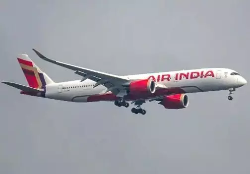 सांसदों को लेकर आ रही फ्लाइट की इमरजेंसी लैंडिंग- दूसरा विमान.. सांसदों को लेकर आ रही फ्लाइट की इमरजेंसी लैंडिंग- दूसरा विमान..