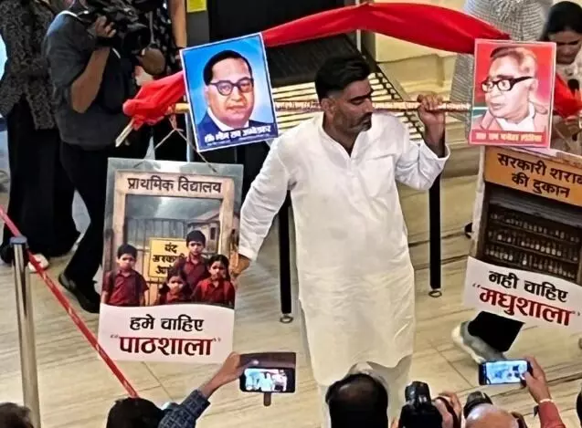 कांवड़ लेकर विधानसभा पहुंचे अतुल प्रधान ने मांगी पाठशाला- बोले हमें.. कांवड़ लेकर विधानसभा पहुंचे अतुल प्रधान ने मांगी पाठशाला- बोले हमें..