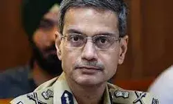 डीजीपी ने कानून-व्यवस्था और स्वतंत्रता दिवस की तैयारियों की समीक्षा की डीजीपी ने कानून-व्यवस्था और स्वतंत्रता दिवस की तैयारियों की समीक्षा की