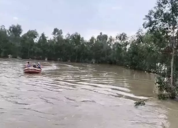 पेट्रोलिंग पर निकले सिपाही का पैर जाल में फंसा- हटाते समय बाढ़ में बहा पेट्रोलिंग पर निकले सिपाही का पैर जाल में फंसा- हटाते समय बाढ़ में बहा