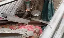 भरभराकर गिरा गरीब का आशियाना- ऐसे बची परिवार की जान भरभराकर गिरा गरीब का आशियाना- ऐसे बची परिवार की जान