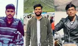 बोर्ड से टकराई कार के उड़े परखच्चे- लेखपाल समेत 3 दोस्तों की मौत बोर्ड से टकराई कार के उड़े परखच्चे- लेखपाल समेत 3 दोस्तों की मौत