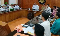 कमिश्नर दफ्तर में किसानों के साथ बातचीत बेनतीजा खत्म- धरना जारी कमिश्नर दफ्तर में किसानों के साथ बातचीत बेनतीजा खत्म- धरना जारी