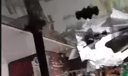 सवारियां लेकर जा रही बस पर पहाड़ी से गिरा पत्थर-यात्रियों में चीख पुकार सवारियां लेकर जा रही बस पर पहाड़ी से गिरा पत्थर-यात्रियों में चीख पुकार