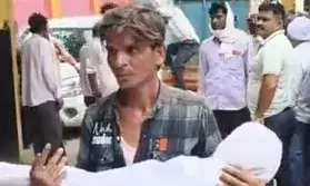 छत गिरने से मलबे में दबी तीन बहनों में से एक की मौत-चंद मिनट पहले..
