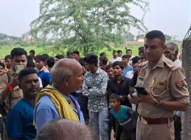 फतेहपुर बवाल के बाद अब यहां तोड़ी मजार-स्थापित की हनुमान जी प्रतिमा फतेहपुर बवाल के बाद अब यहां तोड़ी मजार-स्थापित की हनुमान जी प्रतिमा