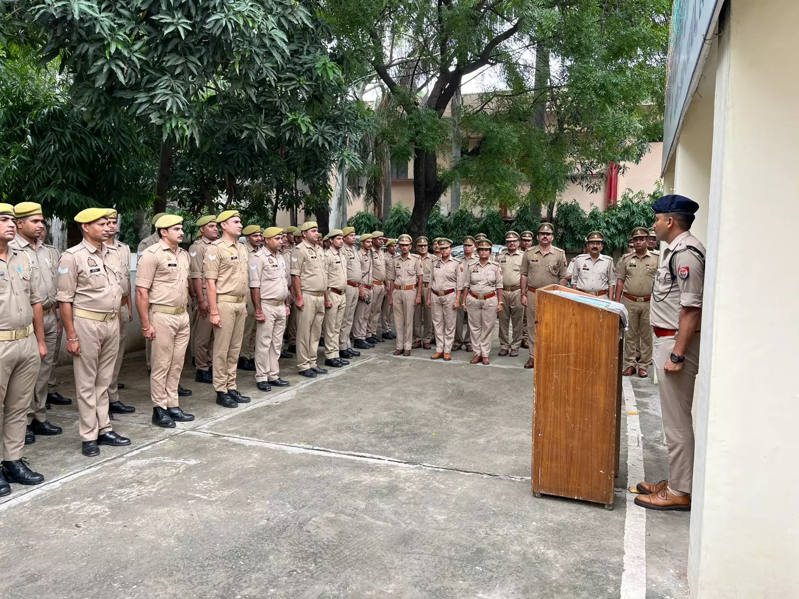 पुलिस दफ्तर पर पुलिस कर्मियों ने ली नशे से दूर रहने की शपथ