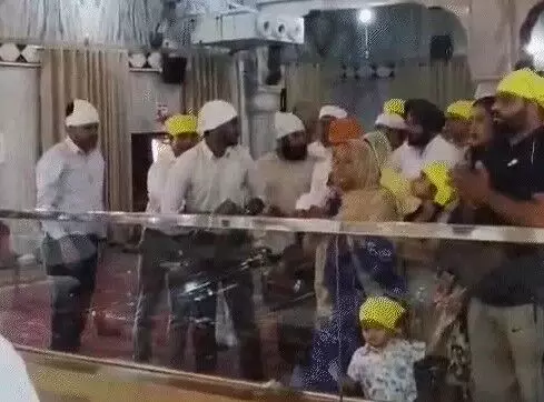 ईश्वर की शरण में रॉबर्ट वाड्रा- गुरुद्वारे में मत्था टेका- की लंगर सेवा ईश्वर की शरण में रॉबर्ट वाड्रा- गुरुद्वारे में मत्था टेका- की लंगर सेवा