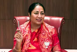 CM रेखा ने पेड़ों के रखरखाव के लिए दिये अधिकारियों को निर्देश CM रेखा ने पेड़ों के रखरखाव के लिए दिये अधिकारियों को निर्देश