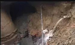 राजधानी में धंसी 15 फीट सड़क-विधानसभा कैंपस में भरा पानी-लोगों का बवाल