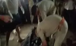 ट्रक की टक्कर से उड़े टेंपो के परखच्चे-2 लोगों की मौत-1 के उड़े चिथड़े ट्रक की टक्कर से उड़े टेंपो के परखच्चे-2 लोगों की मौत-1 के उड़े चिथड़े