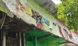 अंबेडकर आवास की रेलिंग गिरने से हड़कंप, निवासियों में दहशत अंबेडकर आवास की रेलिंग गिरने से हड़कंप, निवासियों में दहशत