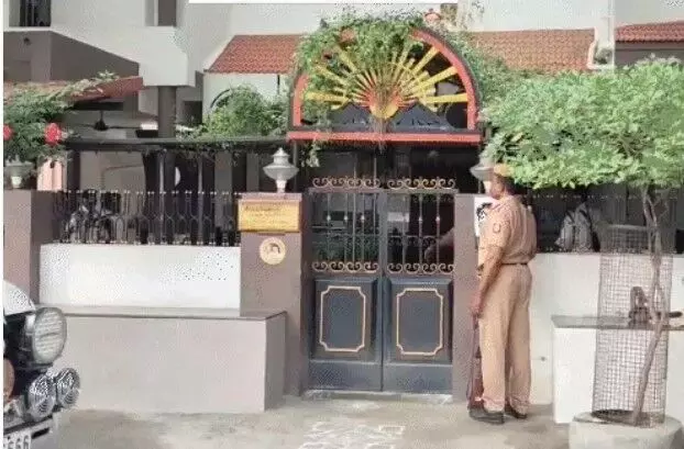 मनी लांड्रिंग मामला- मंत्री और परिवार से जुड़े लोगों के घर पहुंची ED मनी लांड्रिंग मामला- मंत्री और परिवार से जुड़े लोगों के घर पहुंची ED