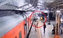 हरिद्वार जा रहा यात्री चलती ट्रेन से गिरा- RPF स्टाफ ने ऐसे बचाई जान हरिद्वार जा रहा यात्री चलती ट्रेन से गिरा- RPF स्टाफ ने ऐसे बचाई जान