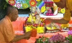 38वीं मर्तबा मथुरा पहुंचे CM योगी ने कृष्ण जन्म भूमि में की पूजा अर्चना