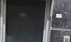 45 मिनट तक लिफ्ट में फंसी रही महिला की हलक में अटक गई जान 45 मिनट तक लिफ्ट में फंसी रही महिला की हलक में अटक गई जान